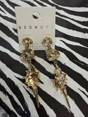 Redwood Gold Shell Drop Earrings